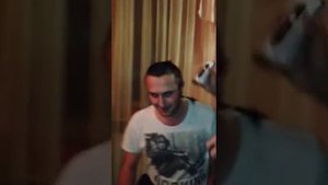 Пацан по пьяни подстригся налысо