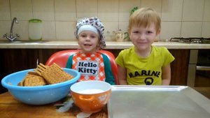 Торт из печенья без выпечки. Готовят дети))) Простой и быстрый рецепт.