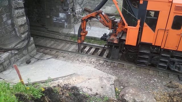 Фатра - железнодорожный пылесос На подготовке к кап ремонту жд полотна смотреть онлайн