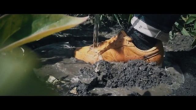 Жесткий тест средства Always Dry грязью и водой смотреть онлайн