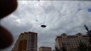 Загадочное стекло через которое видно НЛО // Mysterious glass through which a UFO is visible