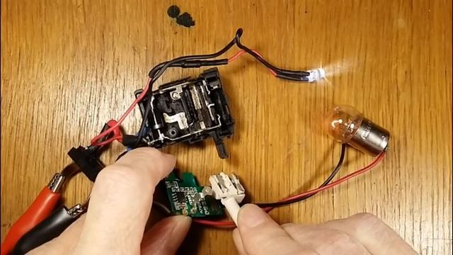 Ремонт регулятора скорости шуруповёрта HYUNDAI A1201 смотреть онлайн