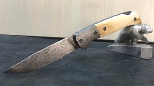 Джентльменский складной нож из мозаичного дамаска и бивня мамонта
