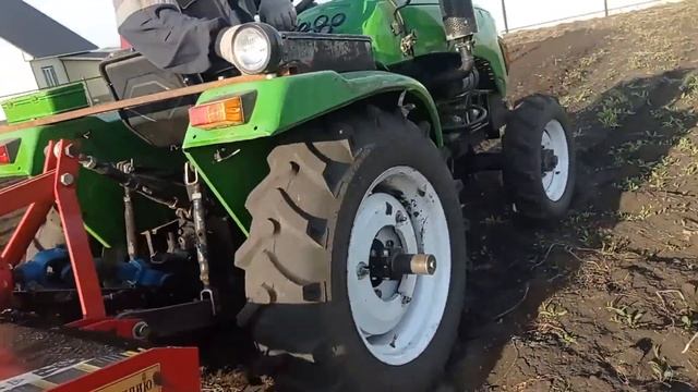 С трактористом на участке . Хочется это сьесть . /Мама Гуля / смотреть онлайн