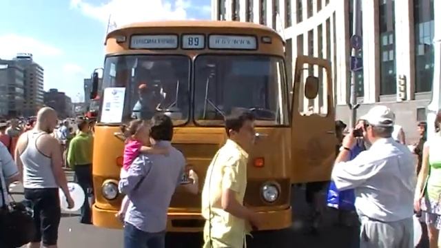 Парад автобусов, проспект академика Сахарова, 09.08.14 смотреть онлайн