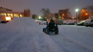 Чистка снега трактором Русич Т 18 (ременной)