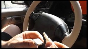 НЕ РАЗБЕЙ "ЛОБОВОЕ". Замена зеркала в салоне авто.