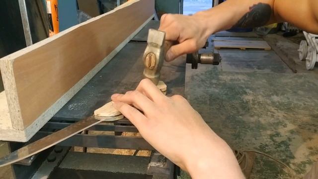 ЗАМЕНА РУКОЯТИ НОЖА И ЗАКЛЕПКИ ИЗ ПРОВОЛКИ смотреть онлайн