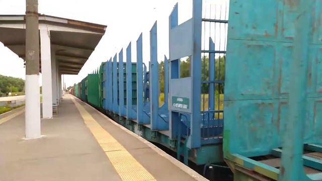 Электровоз ВЛ10-1446 с грузовым поездом