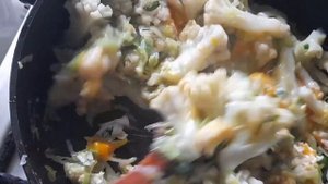 Цветная капуста с луком и яйцом