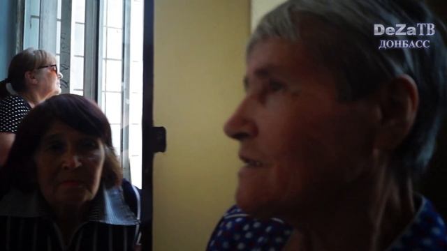 В освобождённом Светлодарске состоялась первая выплата пенсий смотреть онлайн