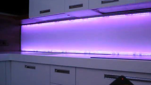 Фартук для кухни из стекла с подсветкой LEDss.ru смотреть онлайн