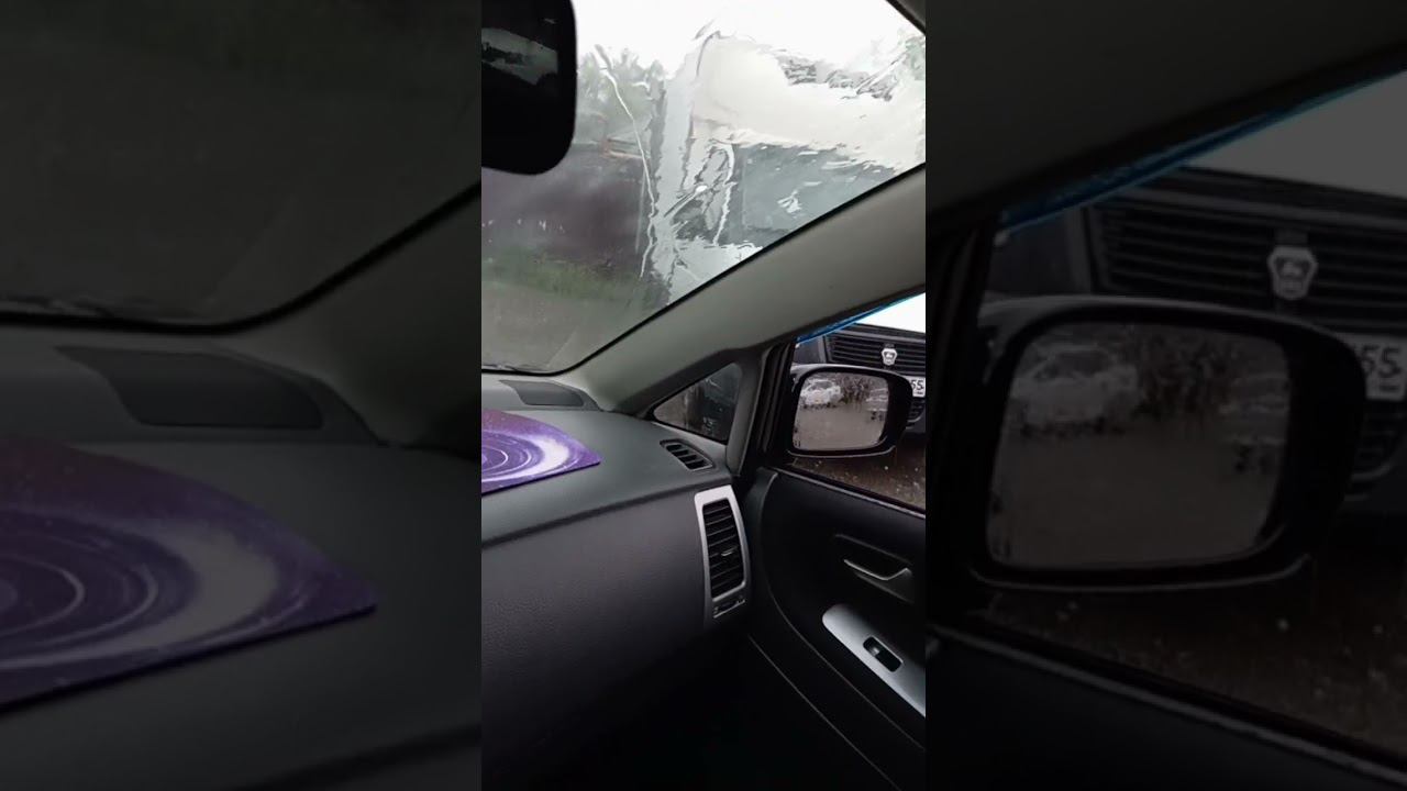 сильный град в омске деревья в кашу побило машины. смотреть онлайн