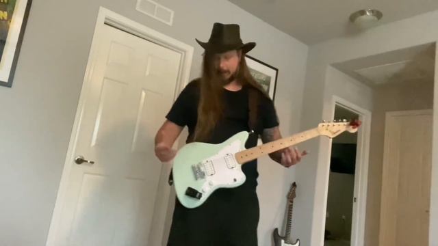 Jazzmaster Mini! Good Things Come in Mini Packages! смотреть онлайн