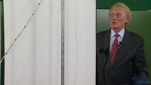 55. Волны и оптика. Поперечные стоячие волны на линейке со свободным концом.mp4