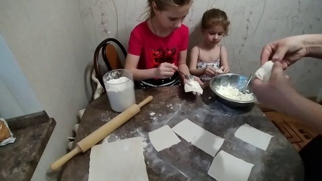 Слойки с творогом на скорую руку.