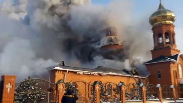 За отказ настоятеля перейти в Киевский патриархат украинские националисты подожгли храм