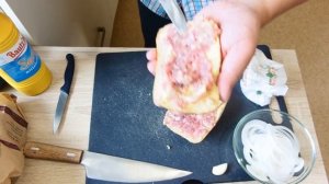 национальное блюдо немцев Сырой фарш с булочками