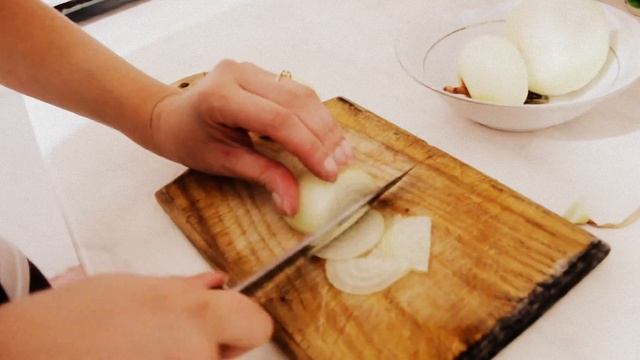 Перловая каша с поджаркой. Перловка. Перловая каша. Быстрая еда. Каша с салатом.