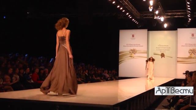 Показ платьев для выпускного 2015 от дизайнера Кристины Капитанаки на School Fashion Look 2015 смотреть онлайн