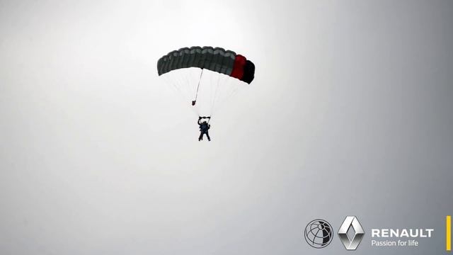 Рено ролик 2 парашют и самолет смотреть онлайн