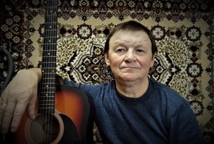 "А на кладбище всё спокойненько"  песня под гитару