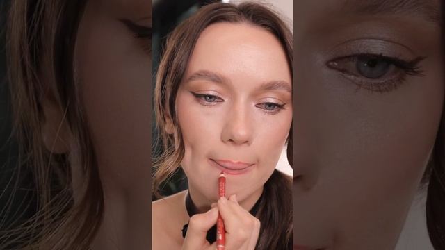 КАК КРАСИТЬ ГУБЫ. Описание в закреплённом комментарии #макияж #makeup #makeuptutorial #makeuphacks