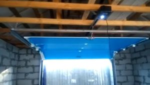 Секционные ворота  серии RSD01 с потолочным  приводом SE-800  сразу после монтажа