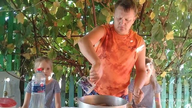 ?Рецепт. Шашлык свиные рёбрышки в минералке на винном уксусе. Жарю мясо на природе Башкирии.