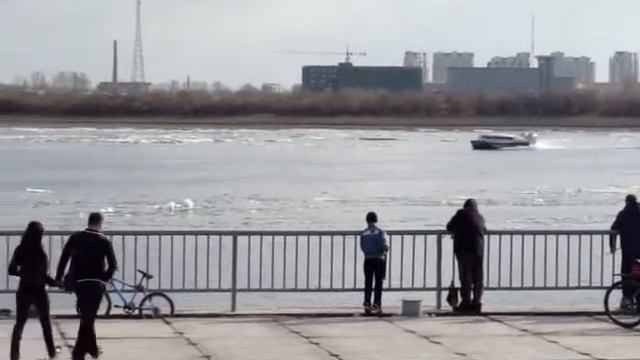 Весенний ледоход в Благе смотреть онлайн