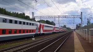 Электровоз ЧС2т - 1023 с двухэтажным поездом Москва - Санкт-Петербург