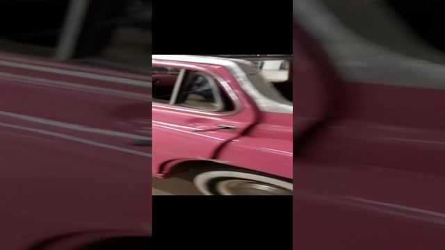 Розовый Cadillac. Музей ретро автомобилей и мотоциклов в Санкт-Петербурге.