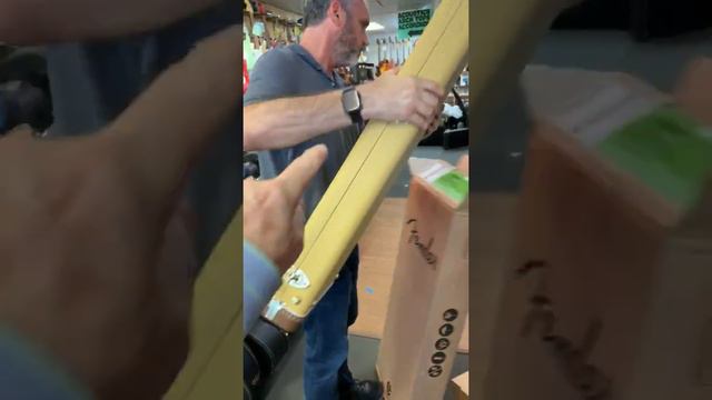 Unboxing My 2019 Fender Custom Shop Eric Clapton Stratocaster (left-handed) смотреть онлайн