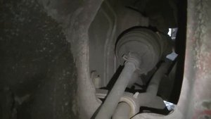 Авторемонт . Ремонтируем рулевую рейку и устраняем прочие стуки .