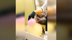 Фигурки из сладкой ваты.