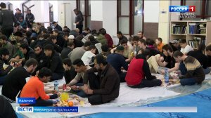 В Нальчике в соборную мечеть приходят сотни верующих