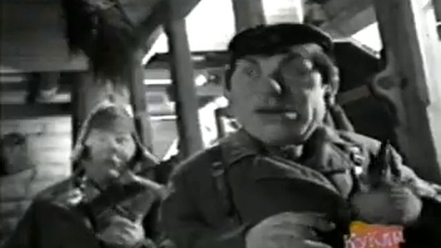 Кулаки и комиссары смотреть онлайн