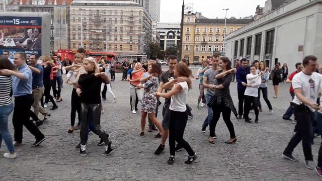 Warsaw Bachata Team - Flash Mob 02.10.2016 PKiN смотреть онлайн