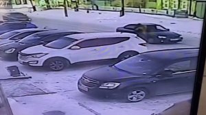 Ребенок выбежал на дорогу и попал под машину