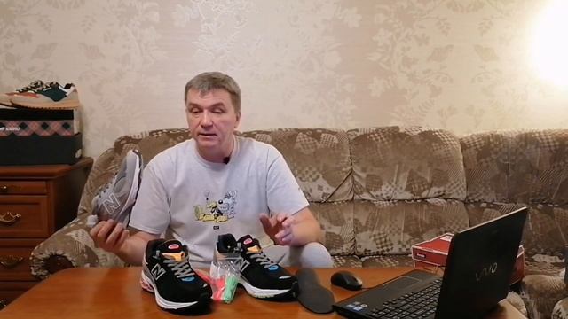 New Balance 2002r, обзор модели и сравнение с New Balance 990. Коллаб NB 2002r x DTLR "Masquerade" смотреть онлайн