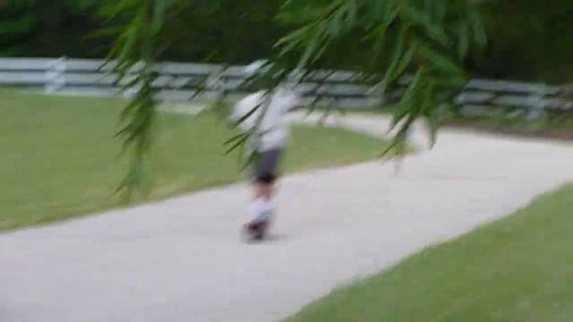 Lee Kiser on a Razor E100 смотреть онлайн