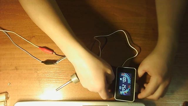 универсальный прибор (Вольтметр и указатель топлива) 12-24 вольта смотреть онлайн