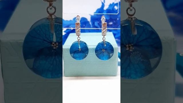 серьги ручной работы из ювелирной смолы и сухоцветов гортензии