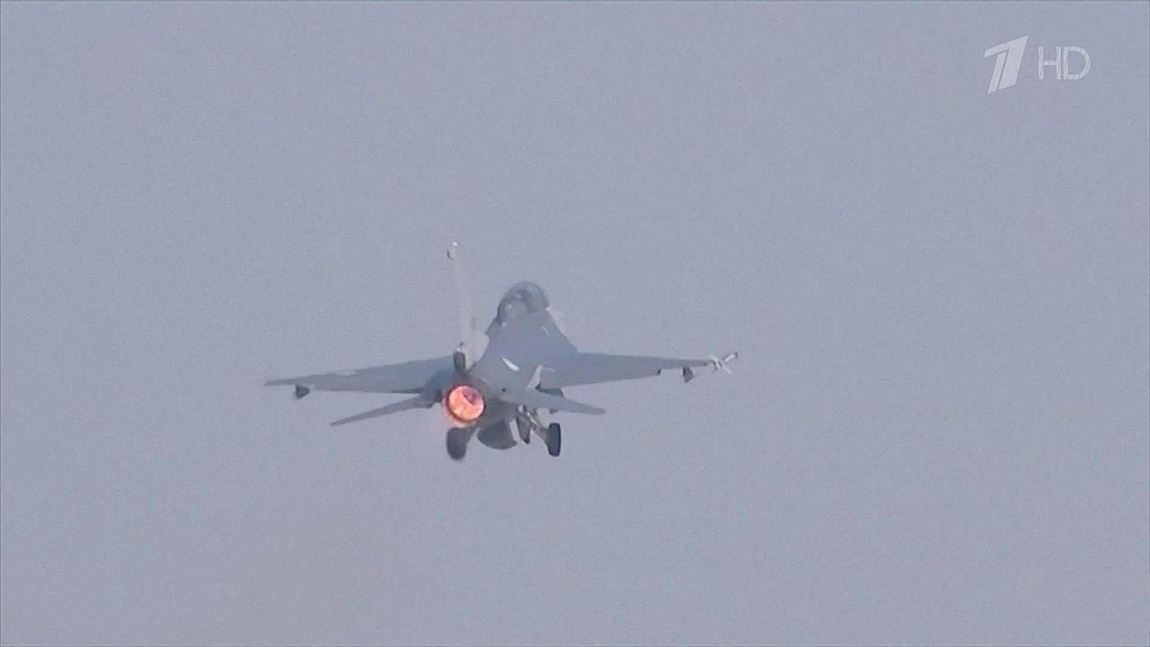 В небо над Вашингтоном подняли истребители F-16