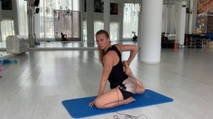 Растяжка. Садимся на шпагат.