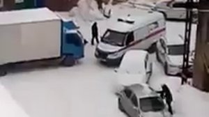 В Новосибирске водитель грузовика отказался предоставить проезд скорой помощи с тяжелобольным