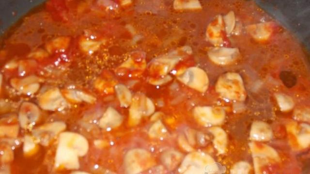 Куриные котлеты с гречкой под грибной подливой в духовке