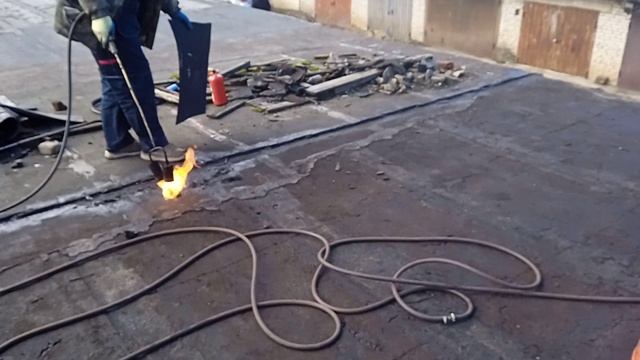 Как предотвратить затекания воды с крыши соседнего гаража?