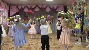 Танец: "Букет для мамы"