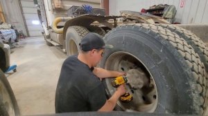 Dewalt DCF900 Impact 1/2in vs Dewalt DCF897 Impact 3/4in Field test on Semi wheels!